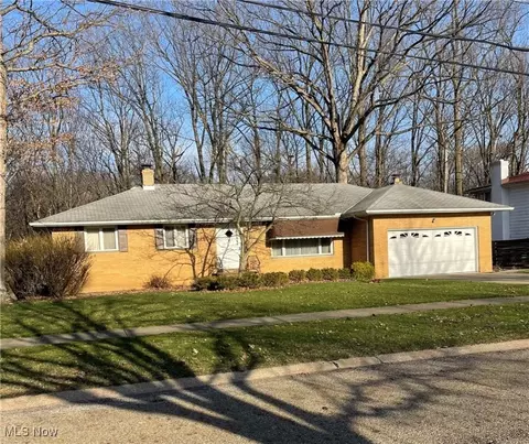 837 Wellmon St, Bedford, OH 44146