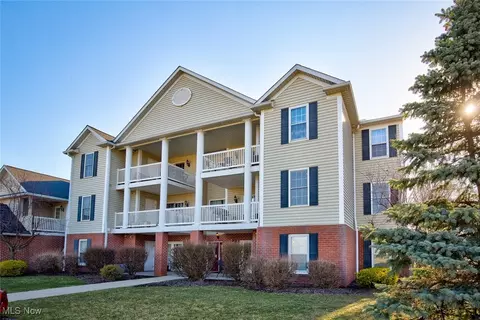 1255 Lauren Crest St SW, Hartville, OH 44632