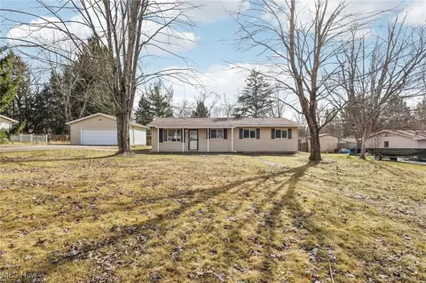 499 Robinhood Dr, Aurora, OH 44202