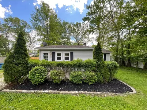 7358 Shamrock Dr, Mentor On The Lake, OH 44060