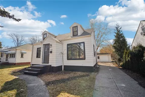 9061 Snow Rd, Cleveland, OH 44130