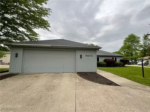 9856 W Ridgewood Dr, Cleveland, OH 44130