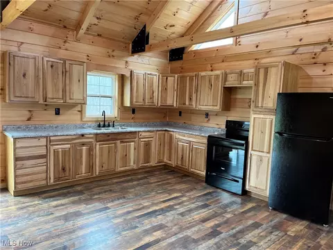 Kitchen - 2239 Eureka Rd, Ashtabula, OH 44004 photo 2 of 2