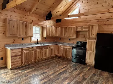 Kitchen - 2239 Eureka Rd, Ashtabula, OH 44004 photo 1 of 2