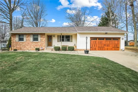 408 Hickory Ln, Salem, OH 44460