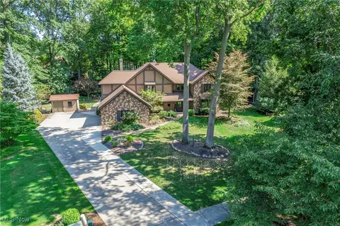 169 Plymouth Dr, Bay Village, OH 44140
