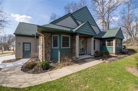 850 Hampton Ct, Northfield, OH 44067