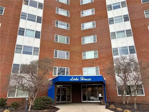 11850 Edgewater Dr #522, Lakewood, OH 44107