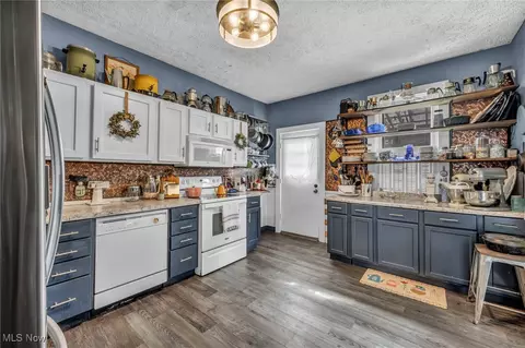 Kitchen - 408 E Monroe St, Sandusky, OH 44870 photo 2 of 4
