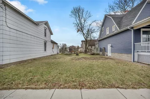 Exterior - 408 E Monroe St, Sandusky, OH 44870 photo 6 of 7