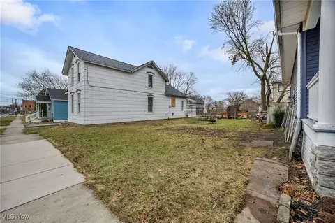 Exterior - 408 E Monroe St, Sandusky, OH 44870 photo 4 of 7