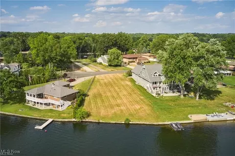 V/l Whitefriars Drive, Akron, OH 44319