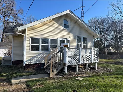 2318 Massachusetts Ave, Massillon, OH 44646