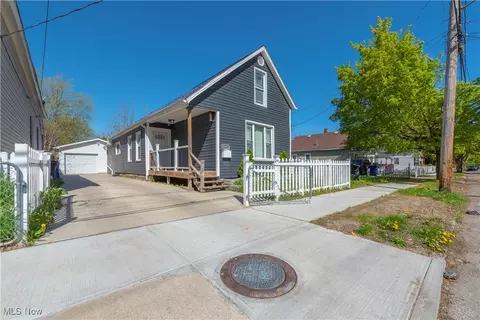 3336 W 61st St, Cleveland, OH 44102