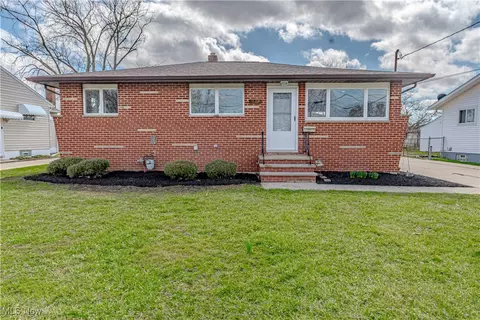 14231 Thompson Blvd, Brook Park, OH 44142