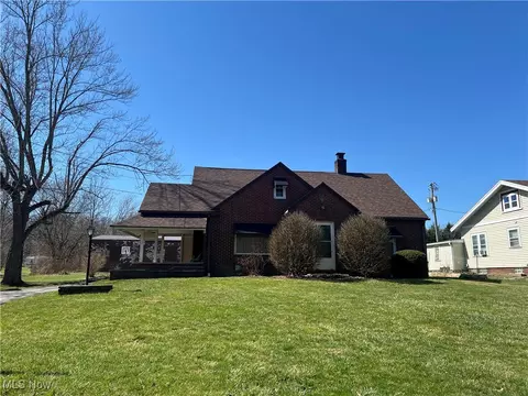 1329 N Market St, East Palestine, OH 44413