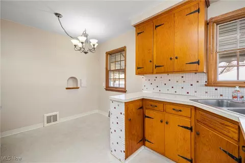 3122 Commonwealth Dr, Parma, OH 44134 photo 7