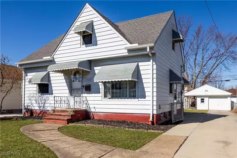 3122 Commonwealth Dr, Parma, OH 44134