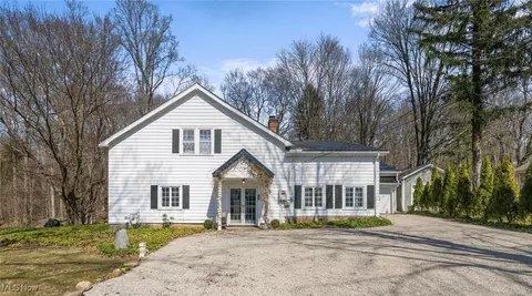 7428 Chagrin Rd, Chagrin Falls, OH 44023