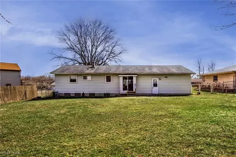Exterior - 4610 Warwick Dr, Canfield, OH 44406 photo 5 of 6