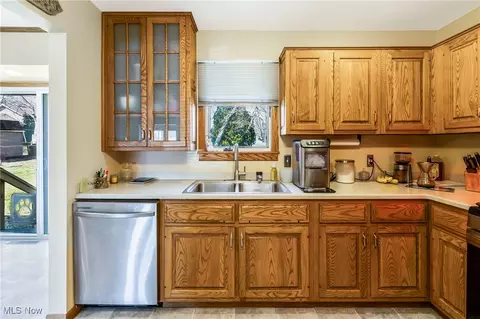 Kitchen - 4610 Warwick Dr, Canfield, OH 44406 photo 5 of 6