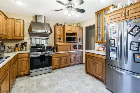 Kitchen - 4610 Warwick Dr, Canfield, OH 44406 photo 3 of 6