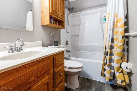 Bath - 4610 Warwick Dr, Canfield, OH 44406 photo 1 of 2