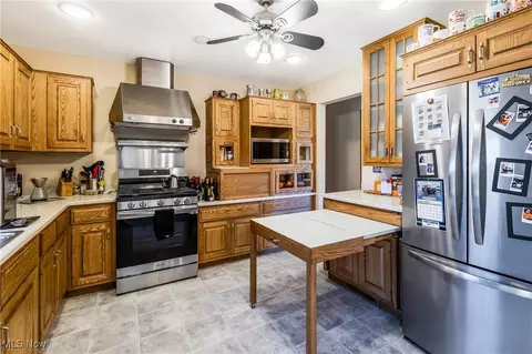 Kitchen - 4610 Warwick Dr, Canfield, OH 44406 photo 4 of 6