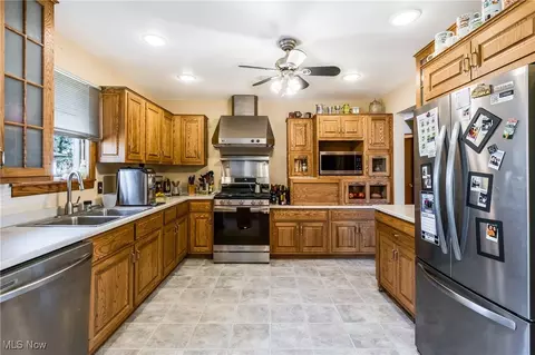 Kitchen - 4610 Warwick Dr, Canfield, OH 44406 photo 2 of 6