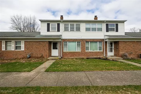 10246 Manorford Dr, Parma Heights, OH 44130