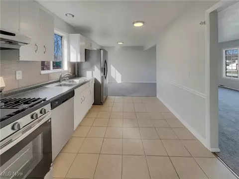 Kitchen - 5821 Sequoia Dr, Cleveland, OH 44134 photo 2 of 3
