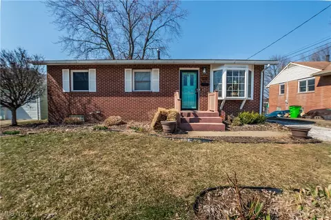 1232 Valley Dr NW, North Canton, OH 44720