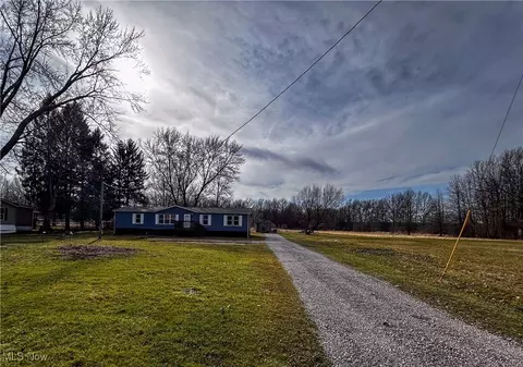 6335 Hoagland Blackstub Rd, Cortland, OH 44410