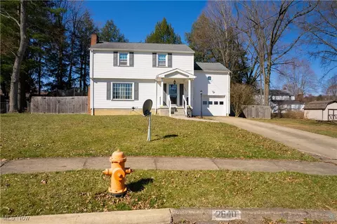 2640 Gladwae Dr, Youngstown, OH 44511