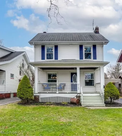 2162 Atkins Ave, Lakewood, OH 44107