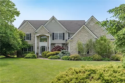 6668 Winston Ln, Solon, OH 44139