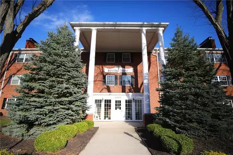 2885 Pease Dr #219, Rocky River, OH 44116