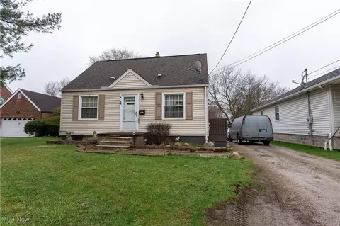918 Brittain Rd, Akron, OH 44305