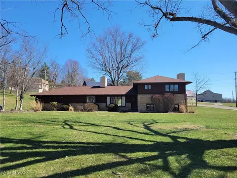 390 Oak Park Rd, Cadiz, OH 43907