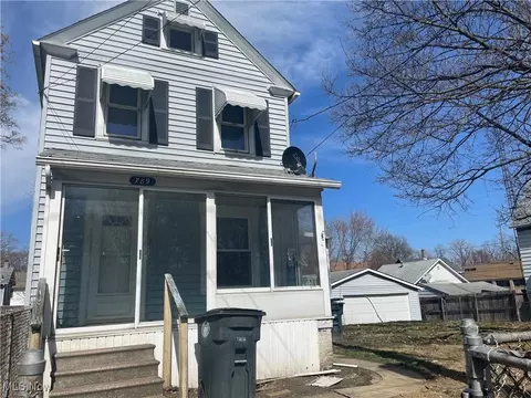 789 Upson St, Akron, OH 44305