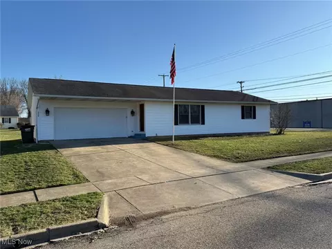 225 Jessica Dr, Dover, OH 44622