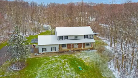 14765 Sleepy Hollow Dr, Russell, OH 44072