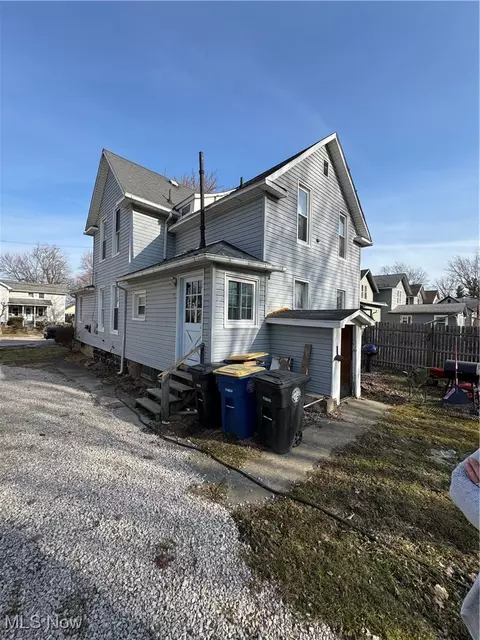 1238 W 8th St, Ashtabula, OH 44004 photo 2