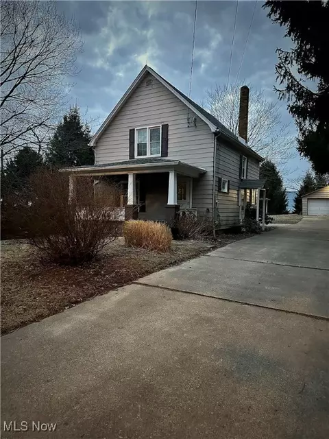 320 Greenbrier Rd, Weirton, WV 26062