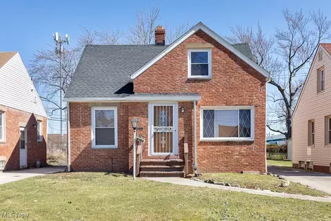 4369 Parkton Dr, Warrensville Heights, OH 44128