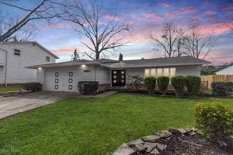 3690 Runnymede Blvd, Cleveland Heights, OH 44121