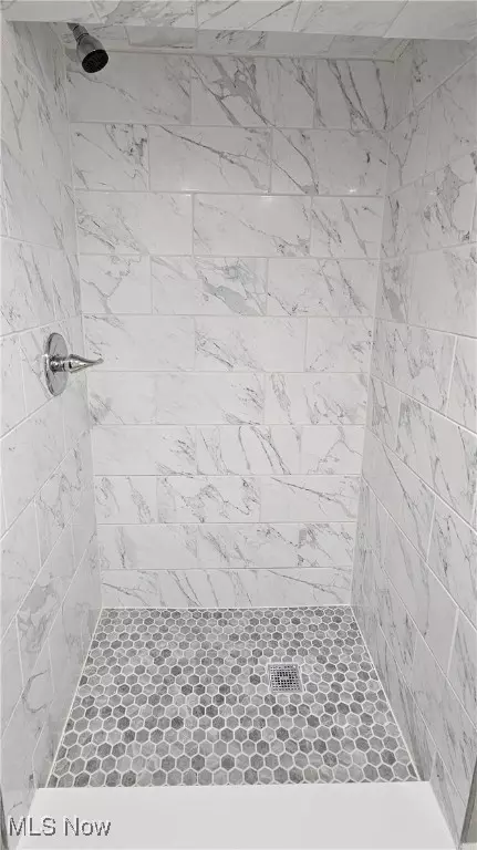 Bath - 2020 E 39th St, Ashtabula, OH 44004 photo 4 of 4