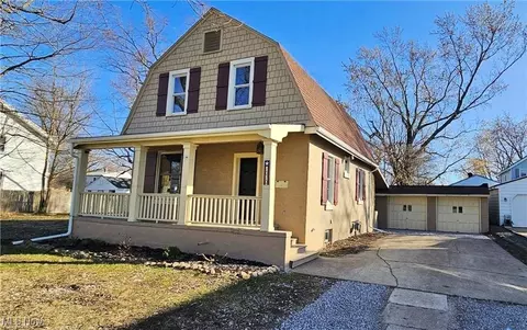 2020 E 39th St, Ashtabula, OH 44004