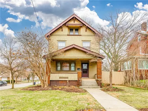 1095 Chalker St, Akron, OH 44310