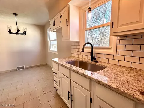 115 Grimm Heights Ave, Struthers, OH 44471 photo 4